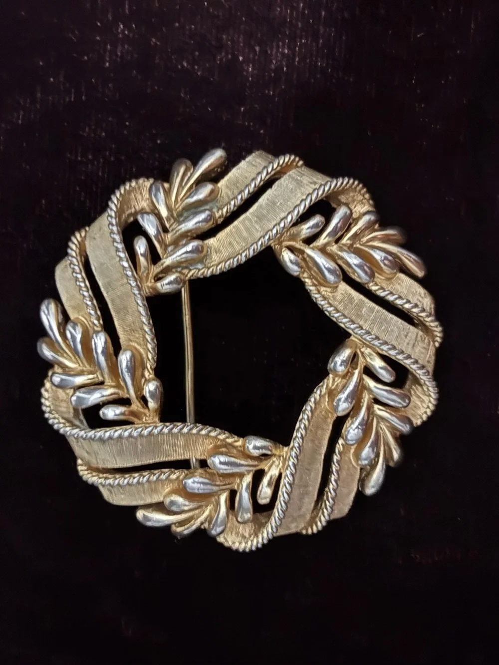 Trifari gold-Tone Laurel Wreath Brooch - Elegant Women’s Jewelry
